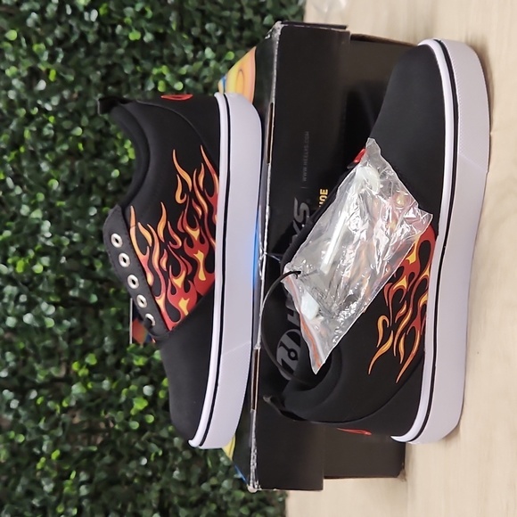 Heelys Pro 20 - Black and red Flames - youth 4 - Picture 2 of 9